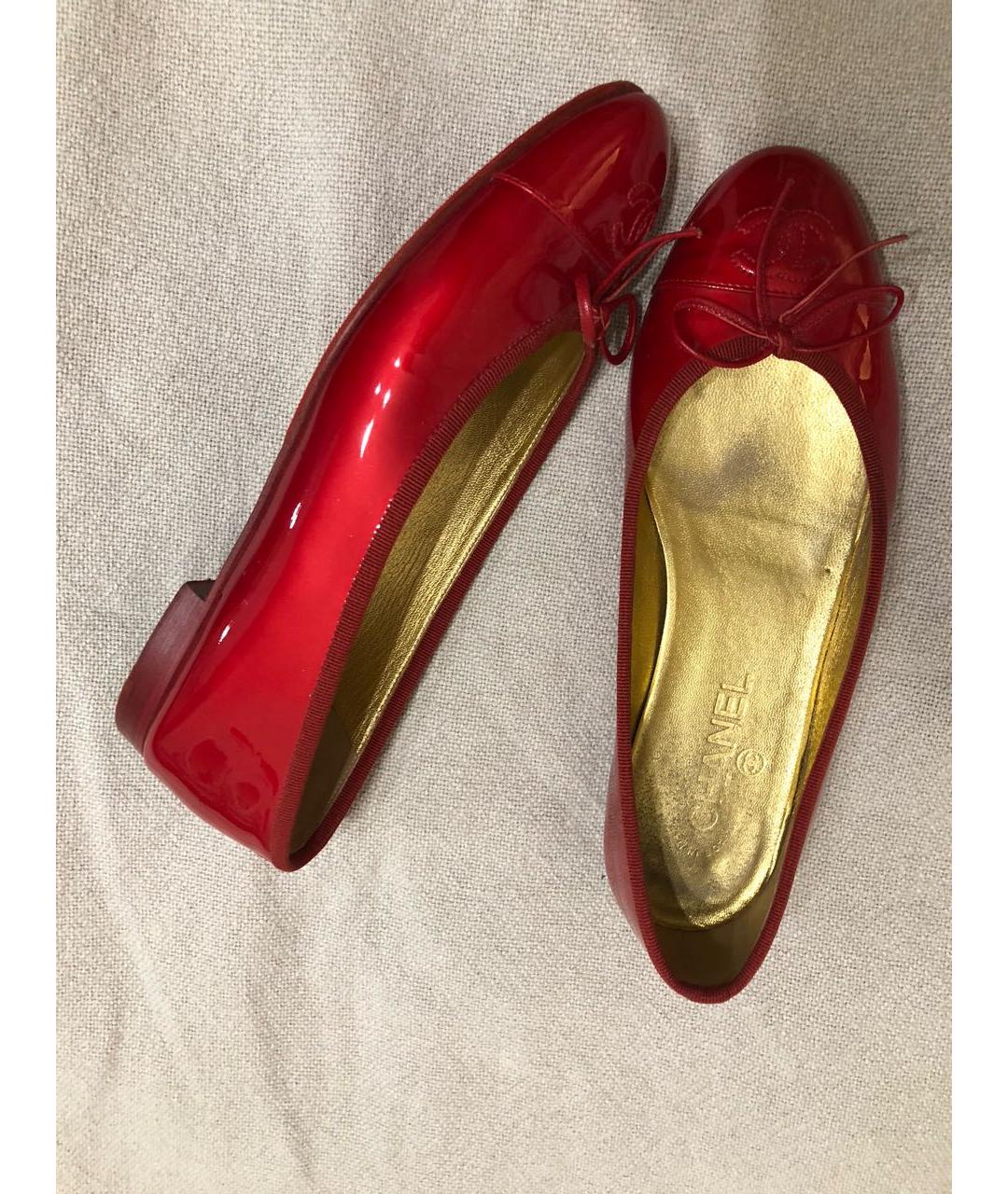 CHANEL Красные балетки из лакированной кожи, фото 5