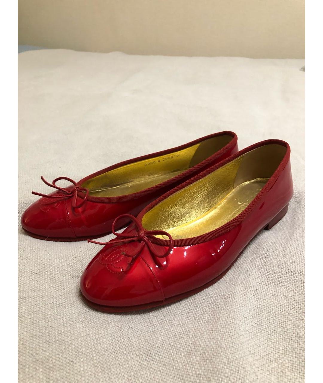 CHANEL Красные балетки из лакированной кожи, фото 3