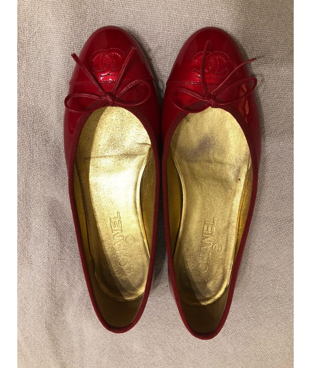 CHANEL Красные балетки из лакированной кожи, фото 2