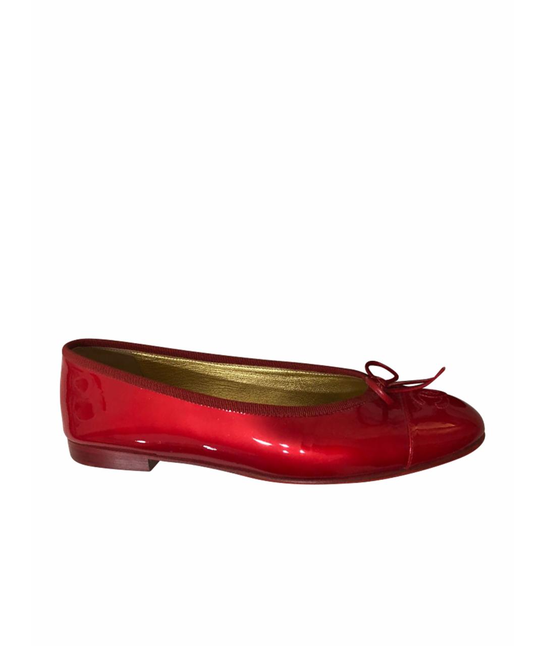 CHANEL Красные балетки из лакированной кожи, фото 1