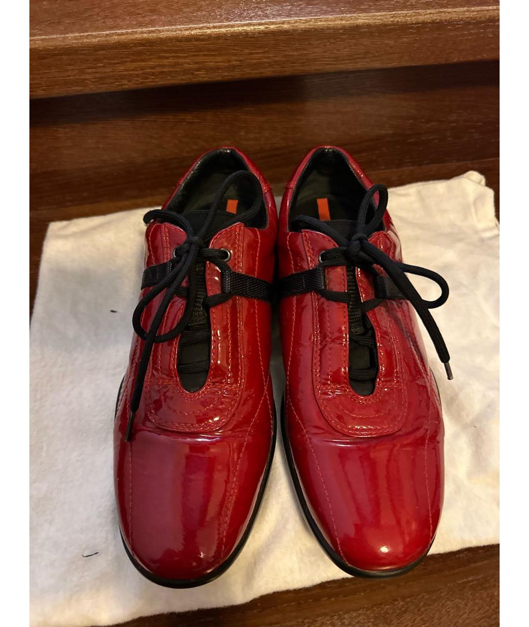 PRADA Красные кроссовки из лакированной кожи, фото 2