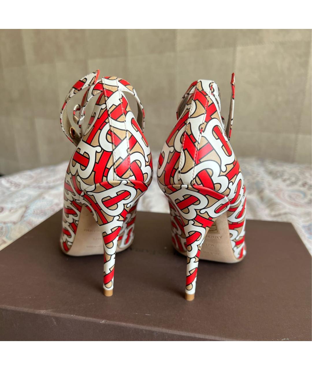 BURBERRY Бежевые кожаные туфли, фото 4