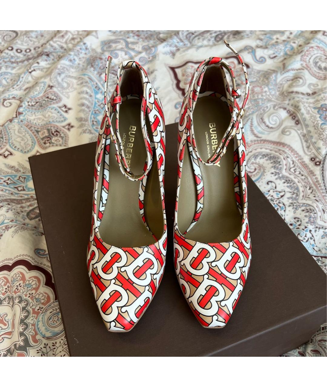 BURBERRY Бежевые кожаные туфли, фото 2