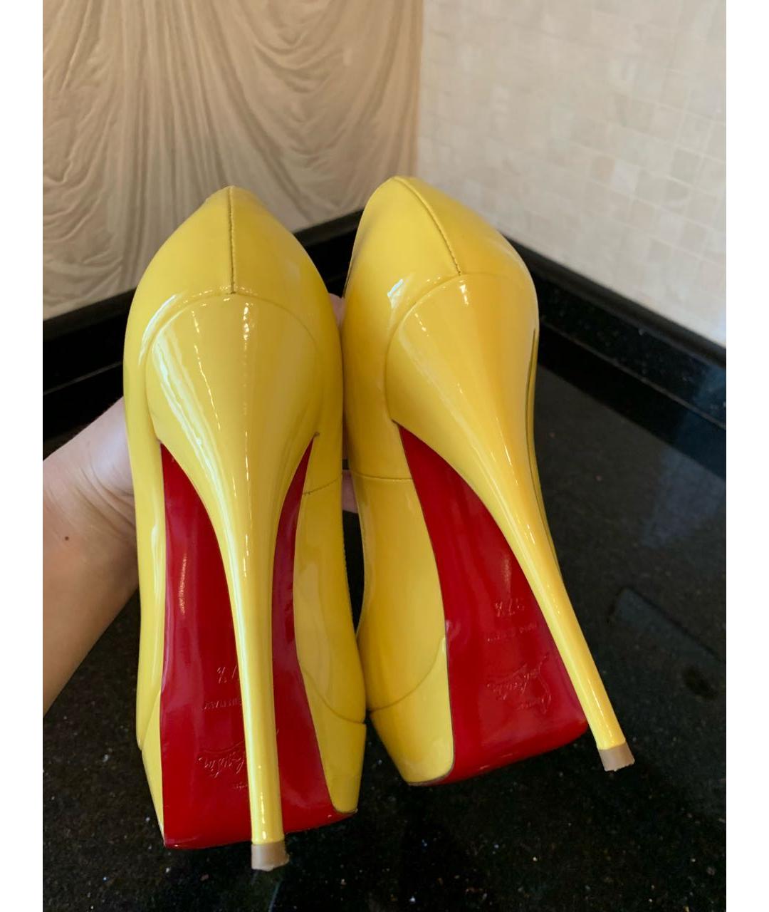 CHRISTIAN LOUBOUTIN Желтые туфли из лакированной кожи, фото 8