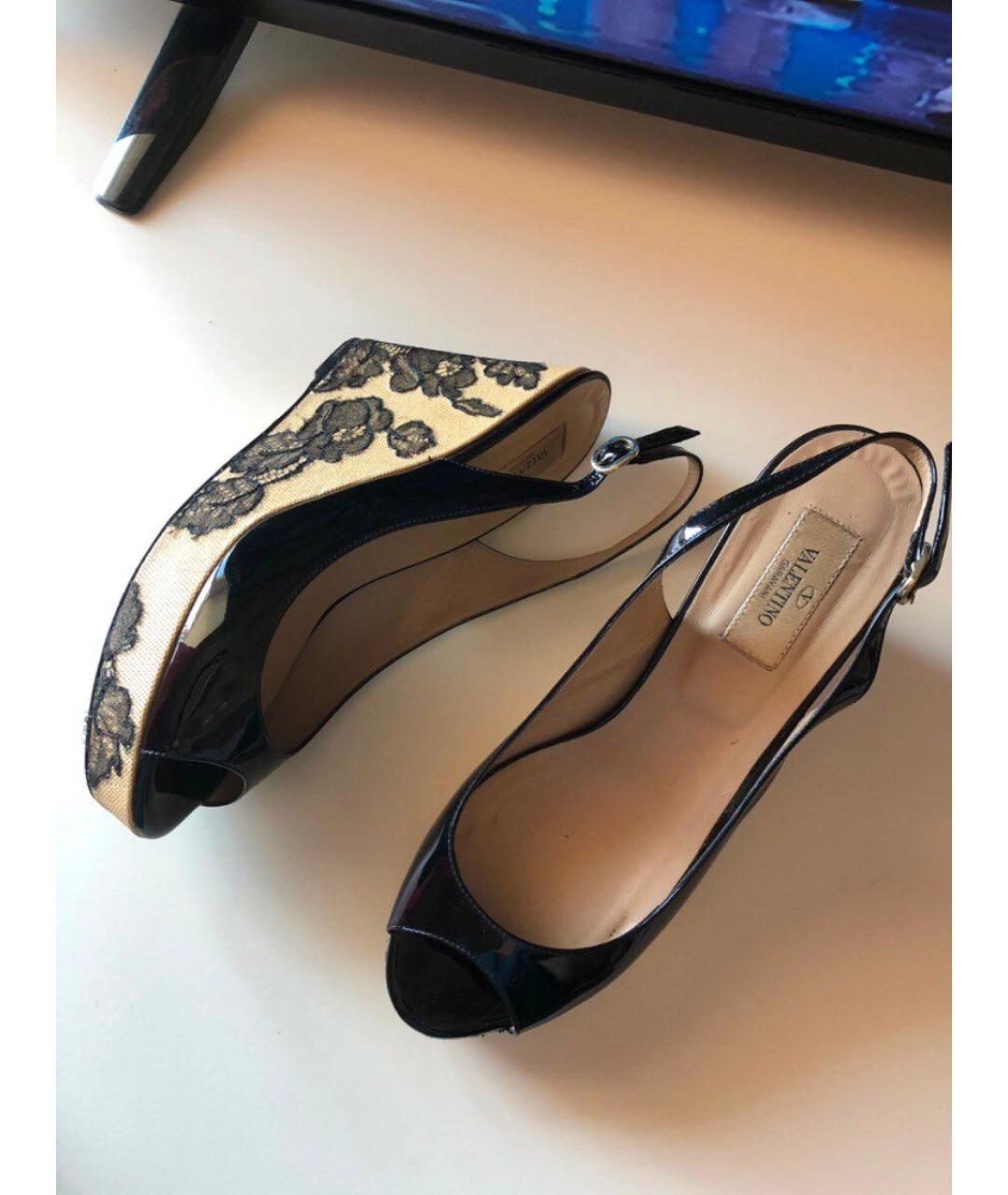 RED VALENTINO Черные босоножки из лакированной кожи, фото 3