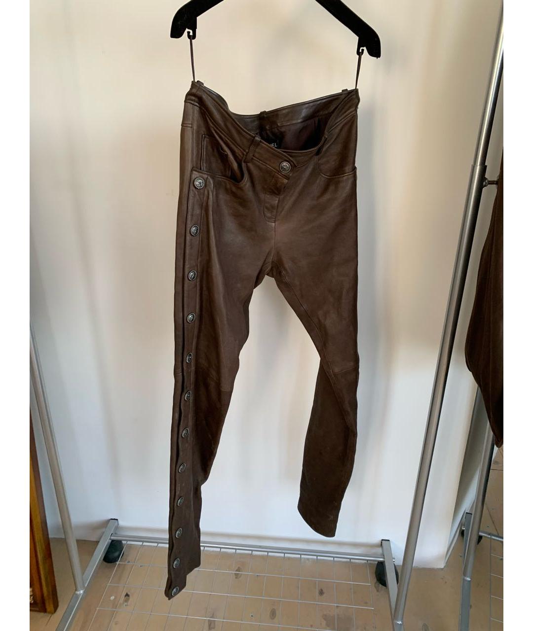 CHANEL PRE-OWNED Коричневый кожаный костюм с юбками, фото 5