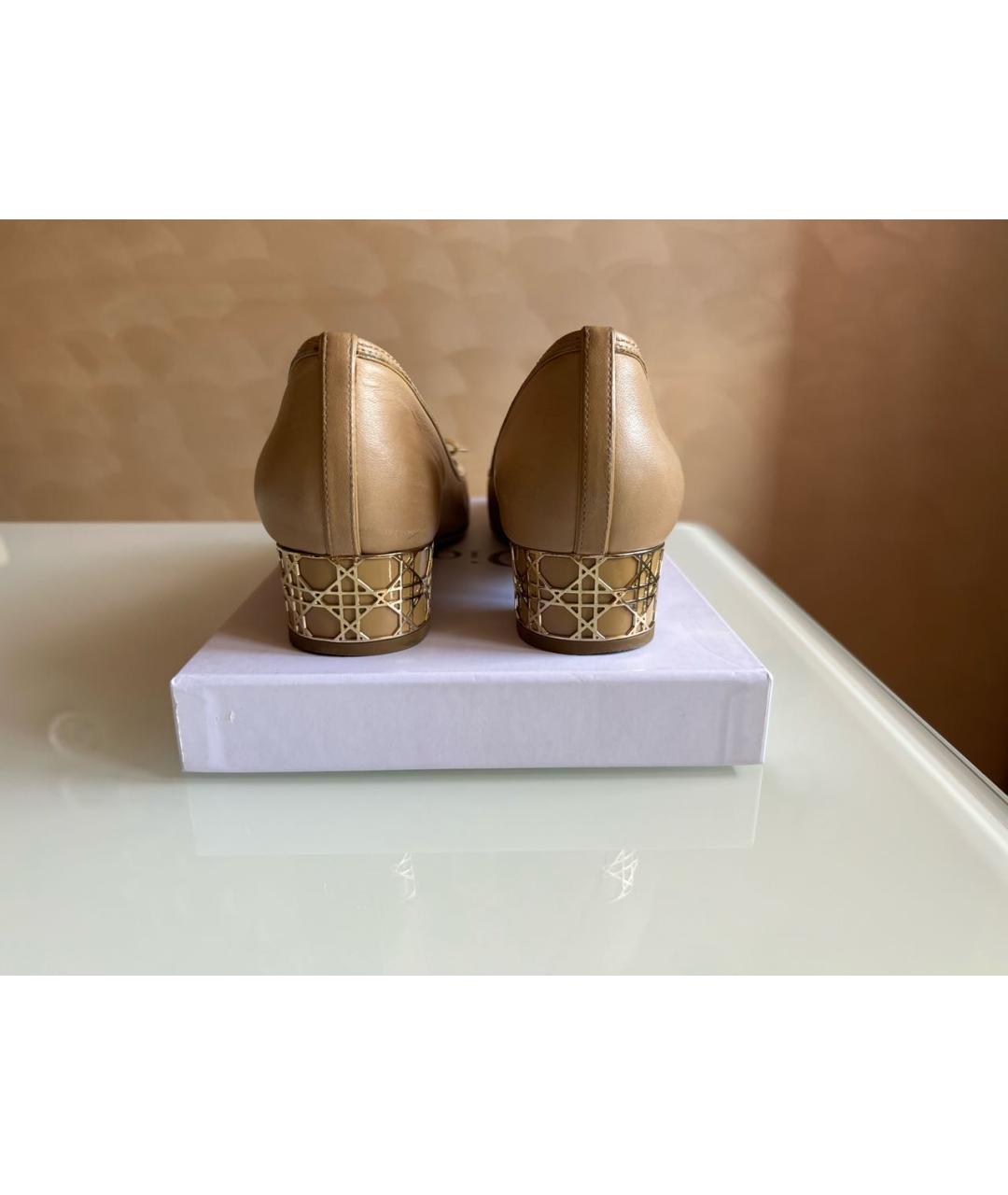 CHRISTIAN DIOR Бежевые кожаные лодочки на низком каблуке, фото 4
