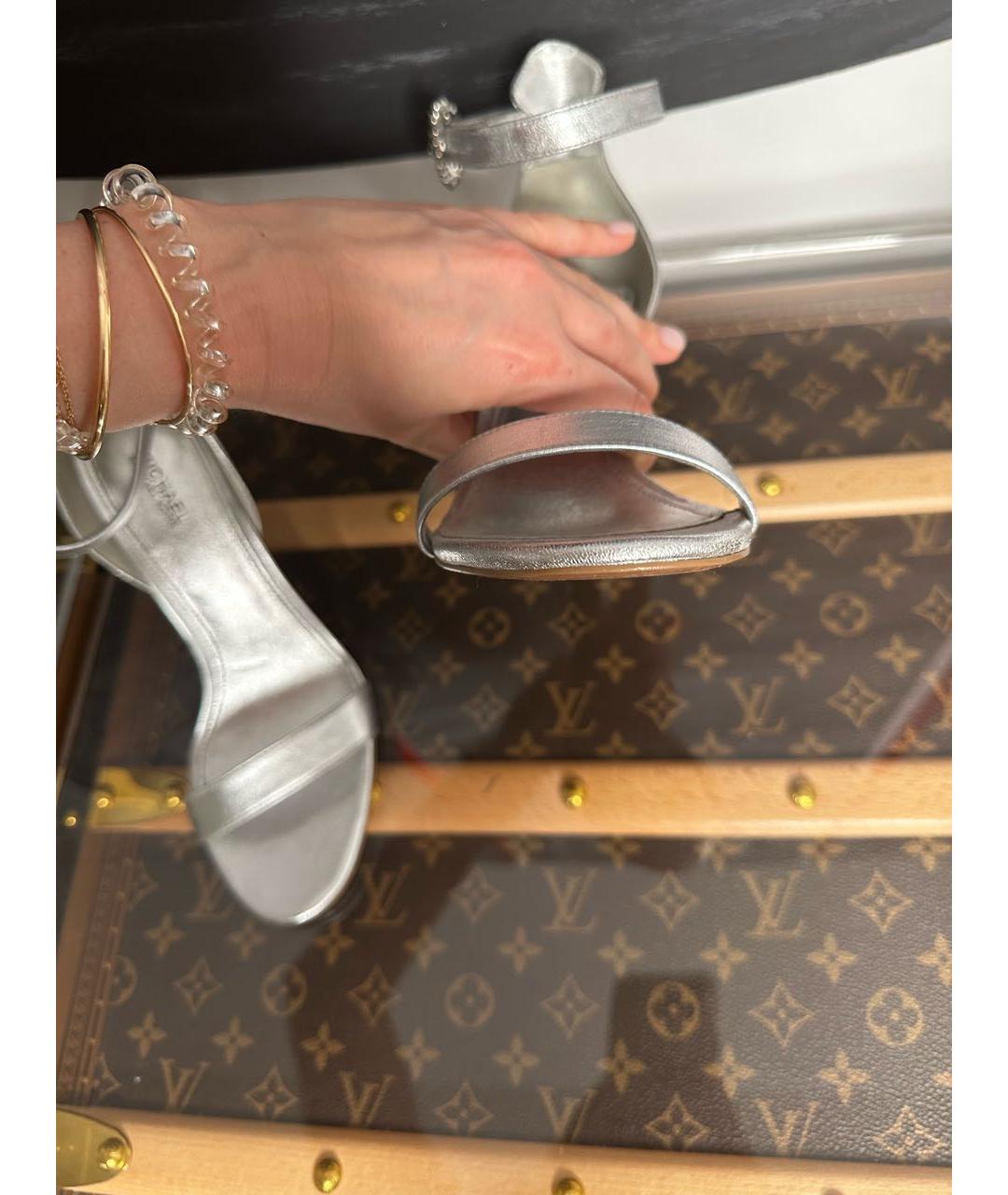 MICHAEL MICHAEL KORS Серебряные кожаные босоножки, фото 7
