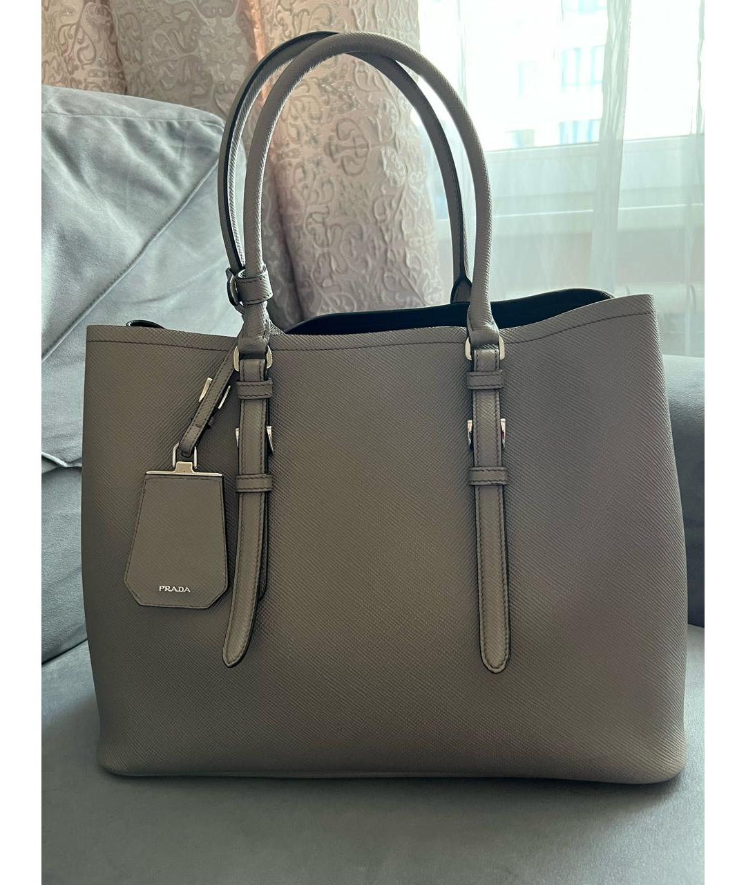 PRADA Серая кожаная сумка с короткими ручками, фото 3