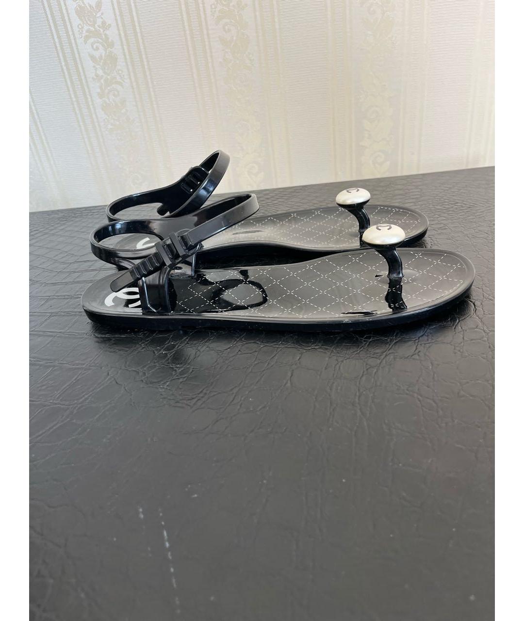 CHANEL PRE-OWNED Черные резиновые сандалии, фото 5
