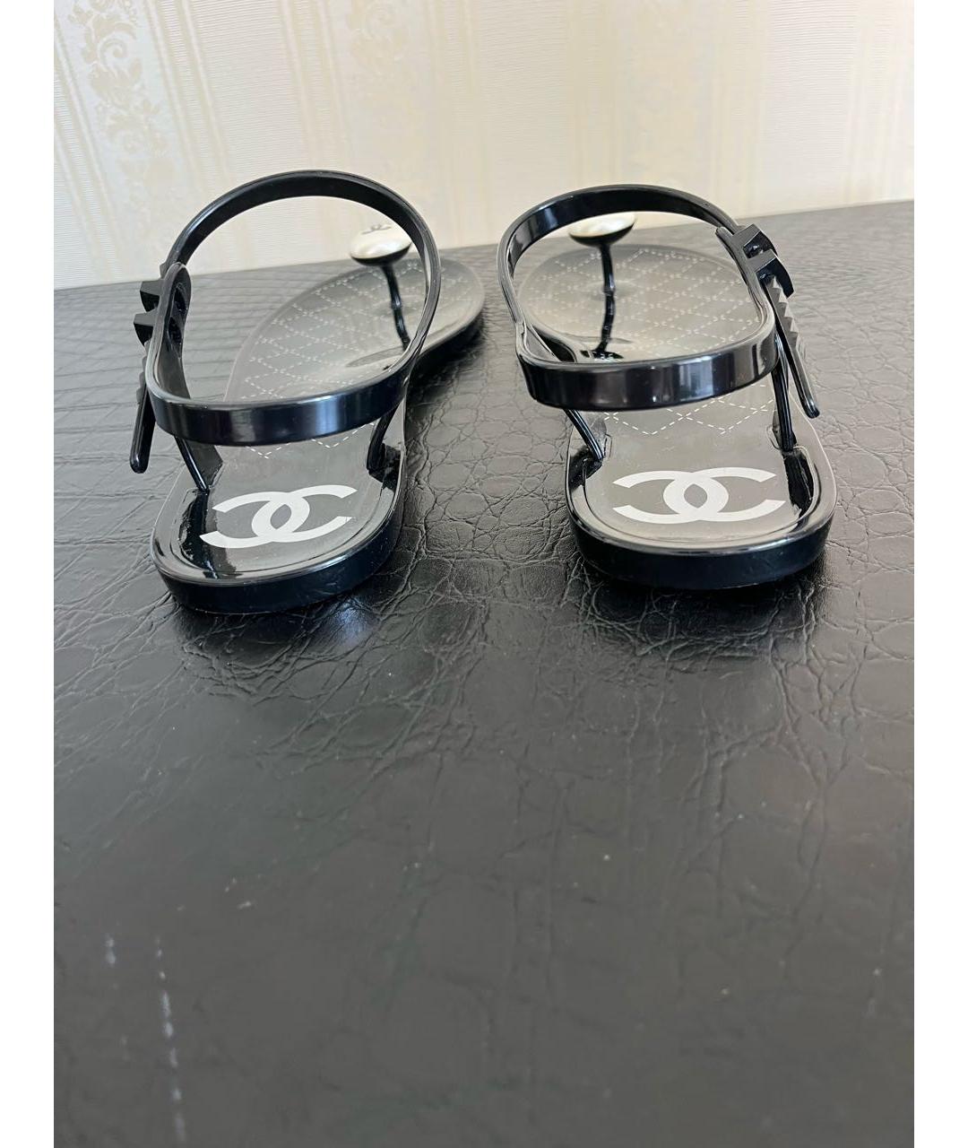 CHANEL PRE-OWNED Черные резиновые сандалии, фото 4