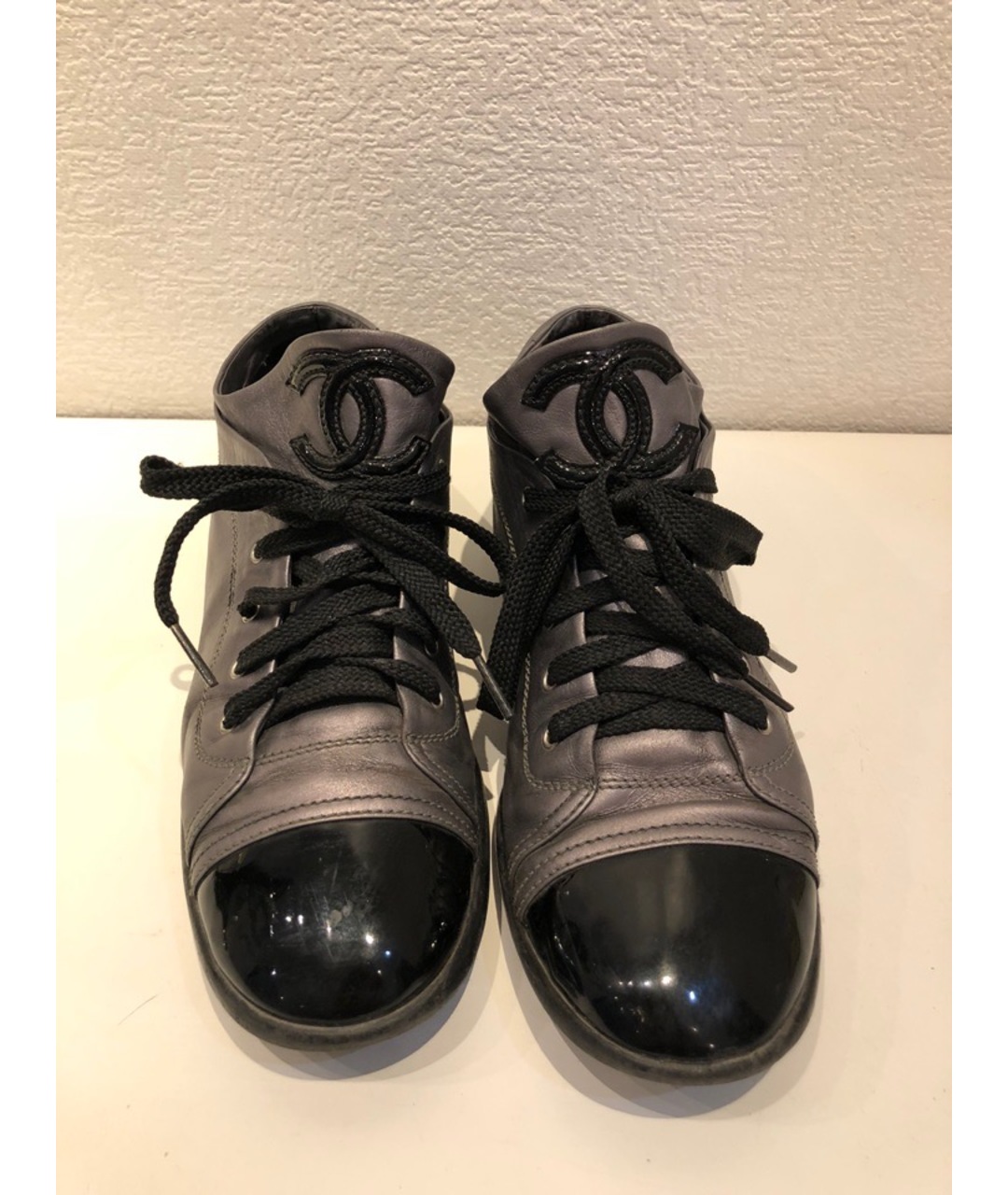 CHANEL PRE-OWNED Серебряные кожаные кроссовки, фото 2
