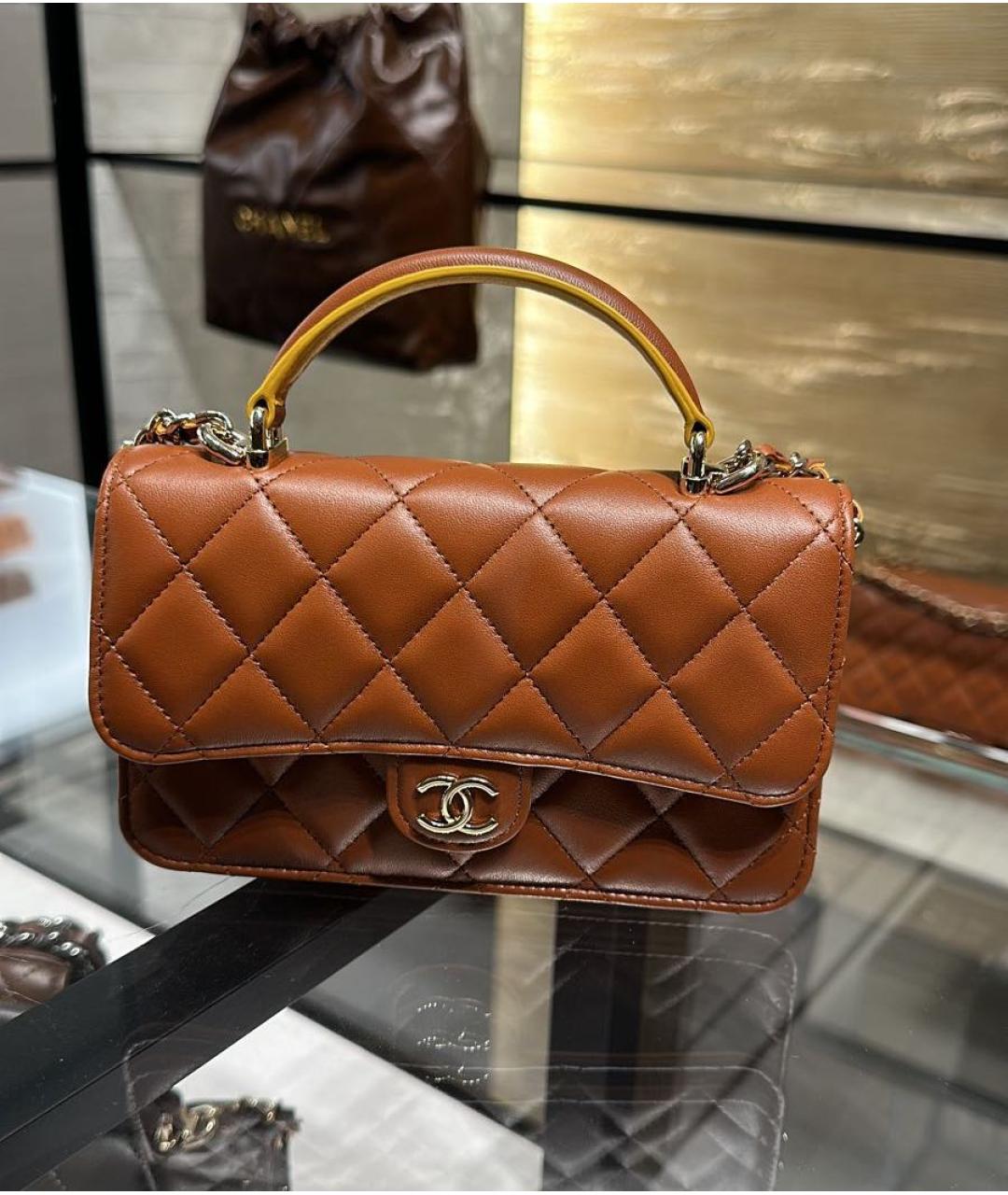 CHANEL Коричневая кожаная сумка с короткими ручками, фото 1