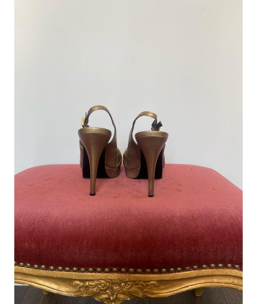 STUART WEITZMAN Золотые кожаные босоножки, фото 4