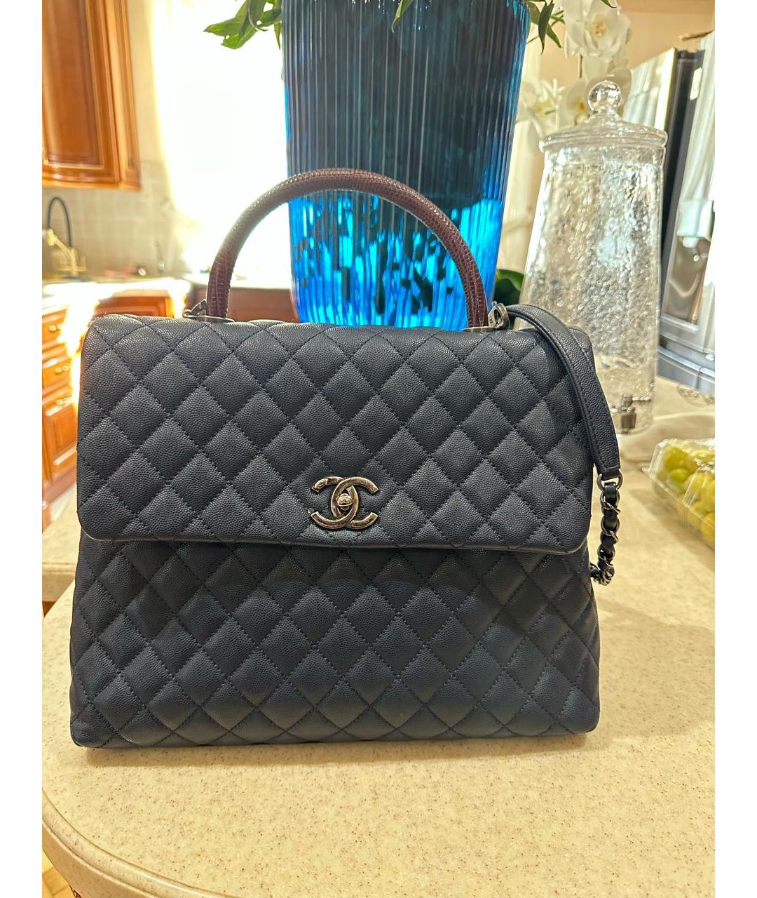 CHANEL Темно-синяя кожаная сумка с короткими ручками, фото 9