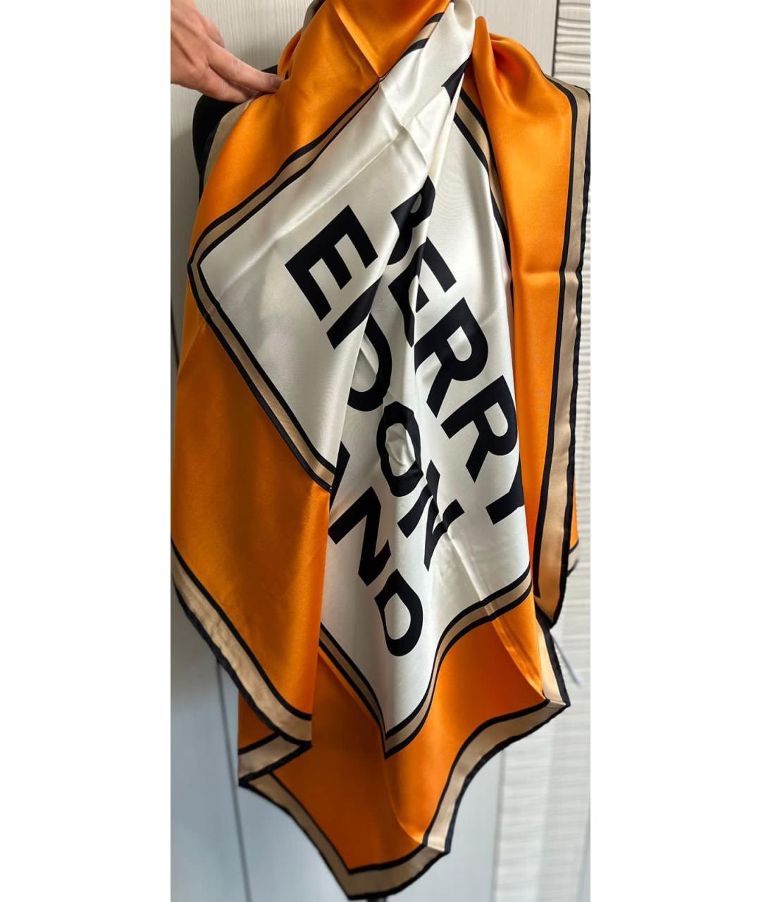BURBERRY Оранжевый шелковый платок, фото 5