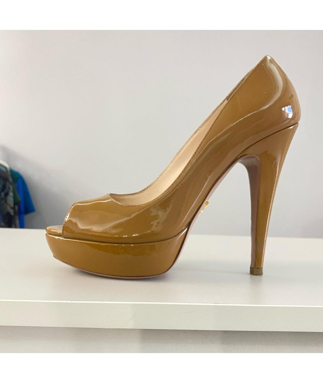 PRADA Бежевые туфли из лакированной кожи, фото 6