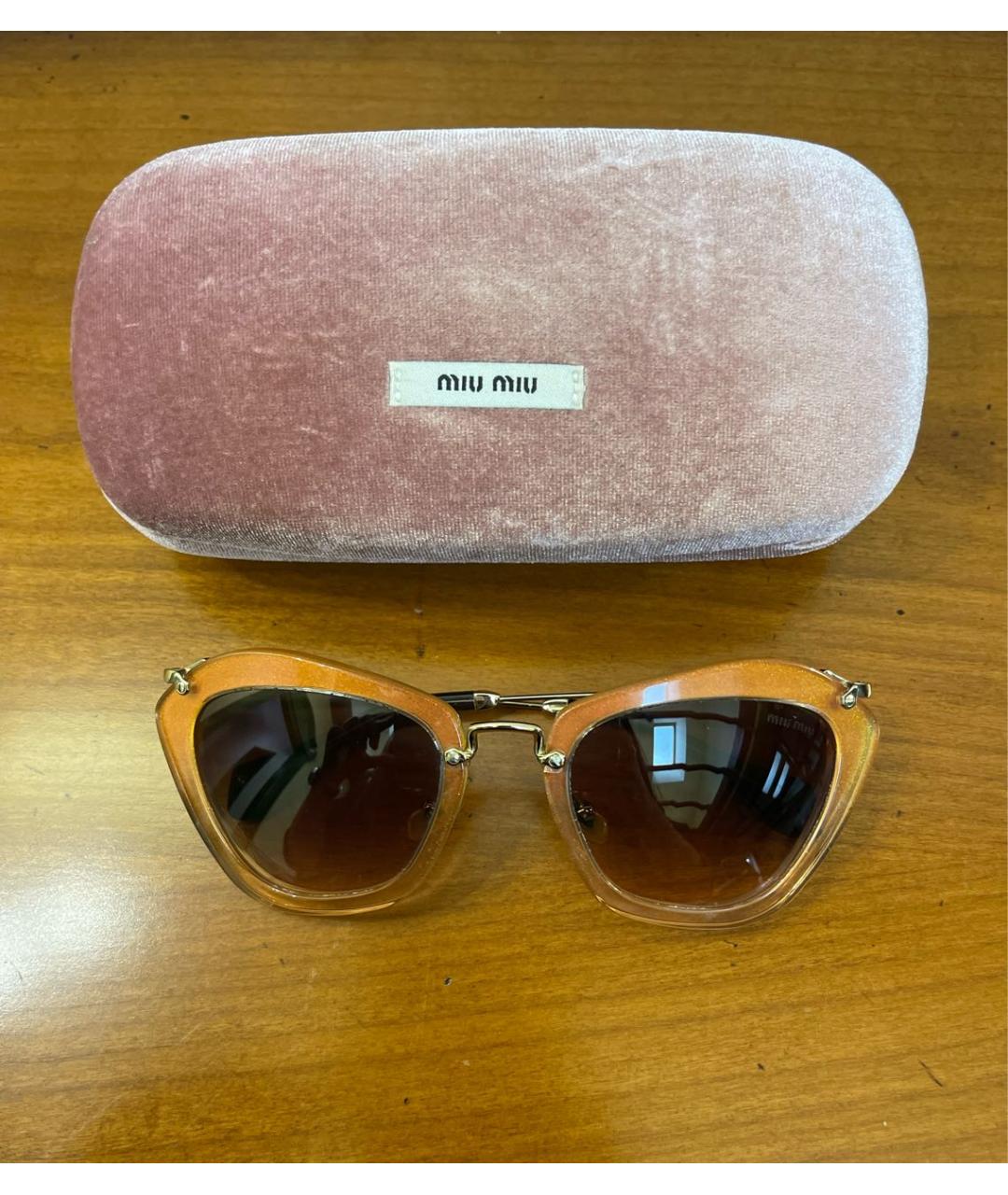 MIU MIU Оранжевое пластиковые солнцезащитные очки, фото 4