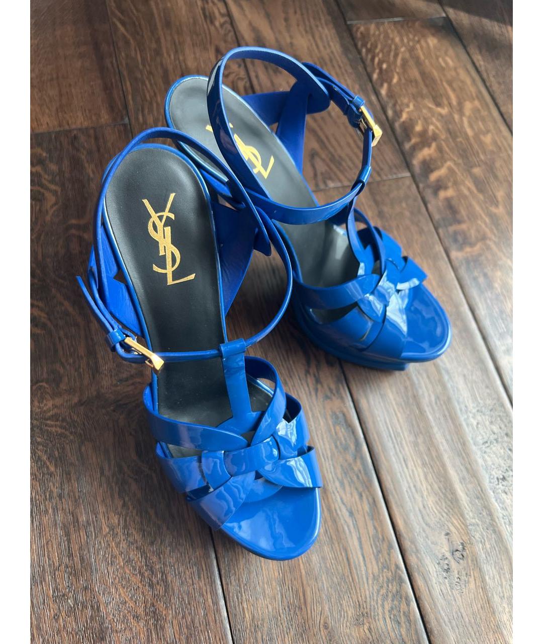 SAINT LAURENT Синие босоножки из лакированной кожи, фото 2