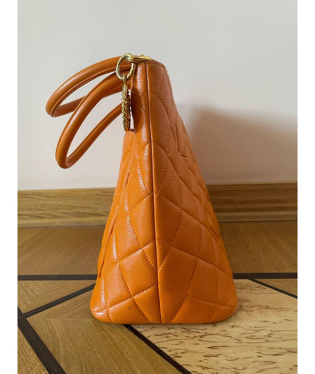 CHANEL Оранжевая кожаная сумка с короткими ручками, фото 2
