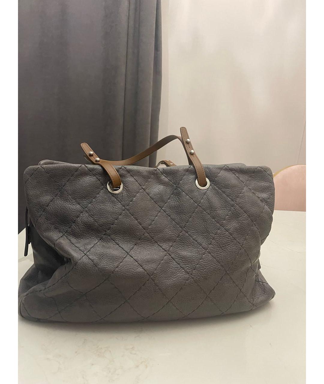 CHANEL PRE-OWNED Серая кожаная сумка с короткими ручками, фото 3