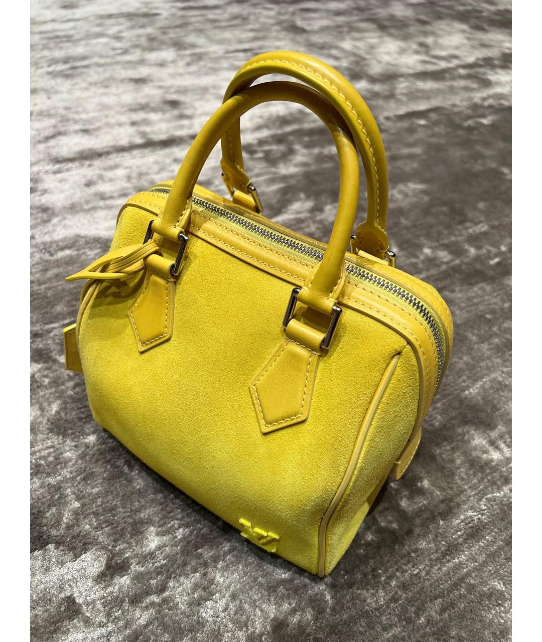 LOUIS VUITTON PRE-OWNED Желтая замшевая сумка с короткими ручками, фото 2