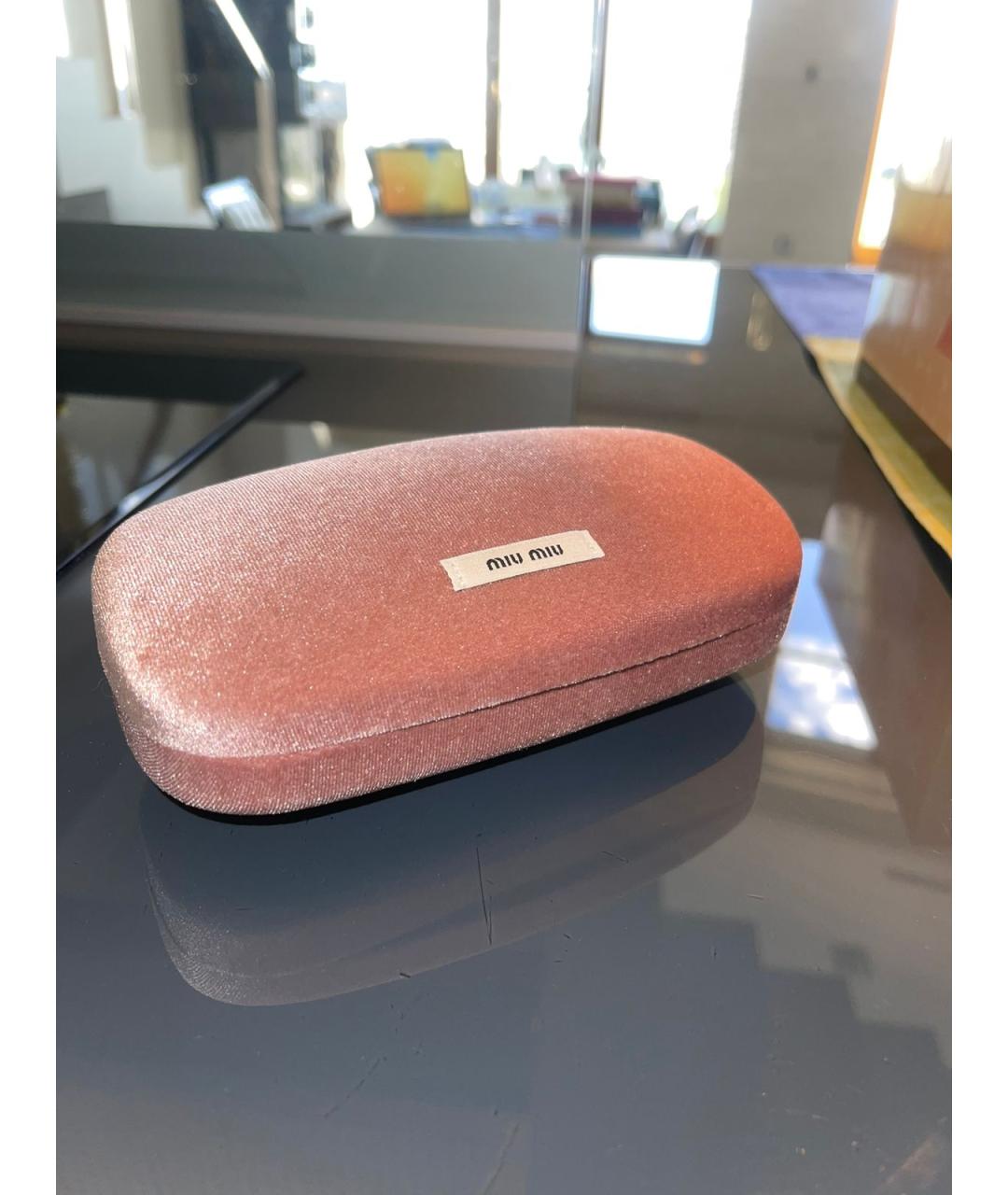 MIU MIU Бежевые пластиковые солнцезащитные очки, фото 4