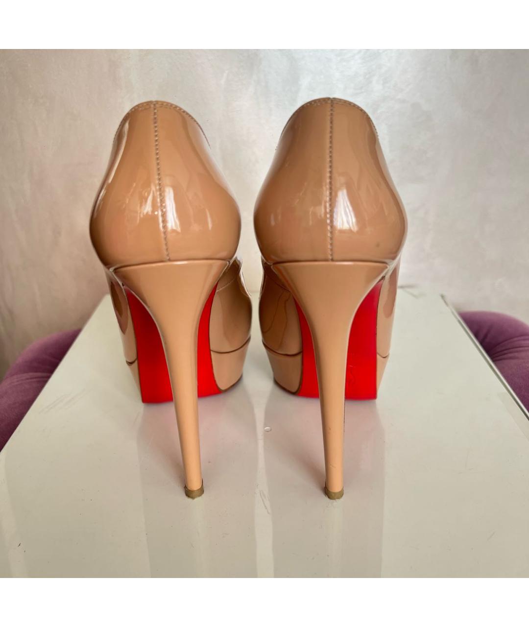 CHRISTIAN LOUBOUTIN Бежевые туфли из лакированной кожи, фото 3