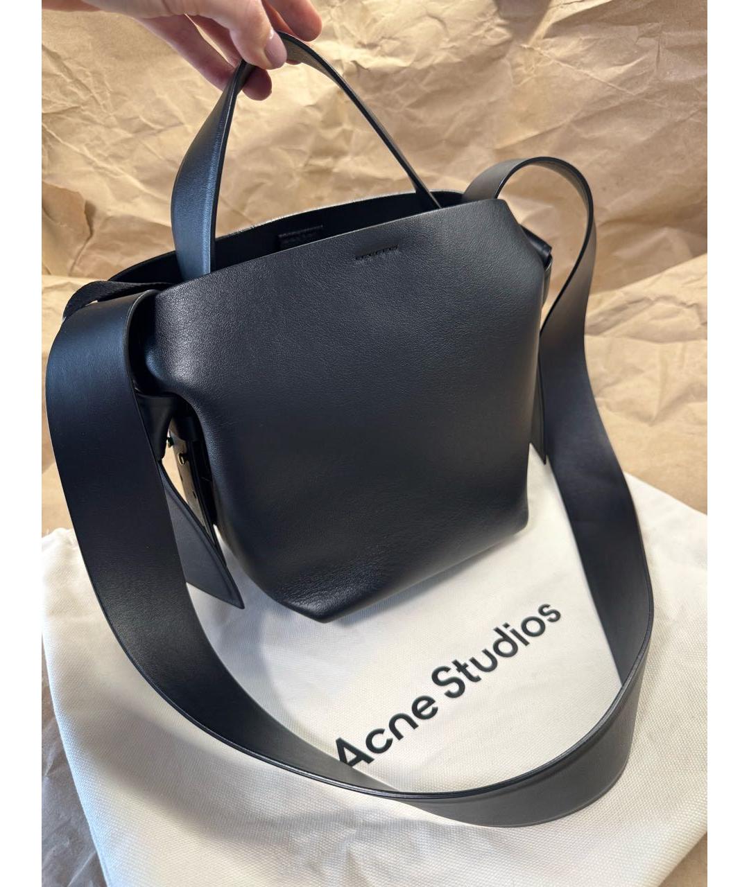 ACNE STUDIOS Черная кожаная сумка через плечо, фото 6