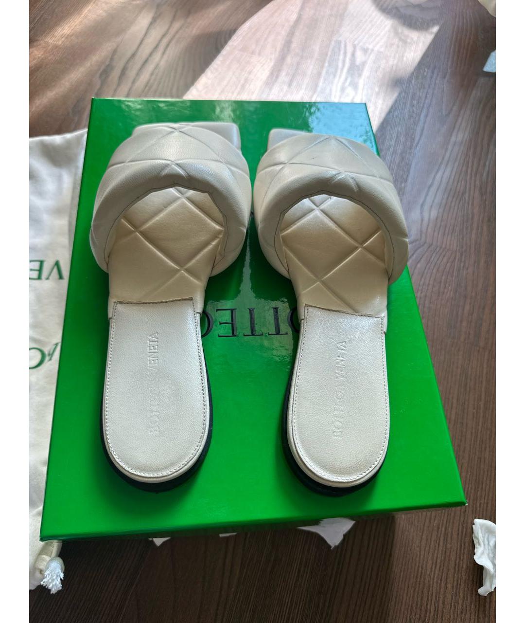 BOTTEGA VENETA Белые кожаные сандалии, фото 3