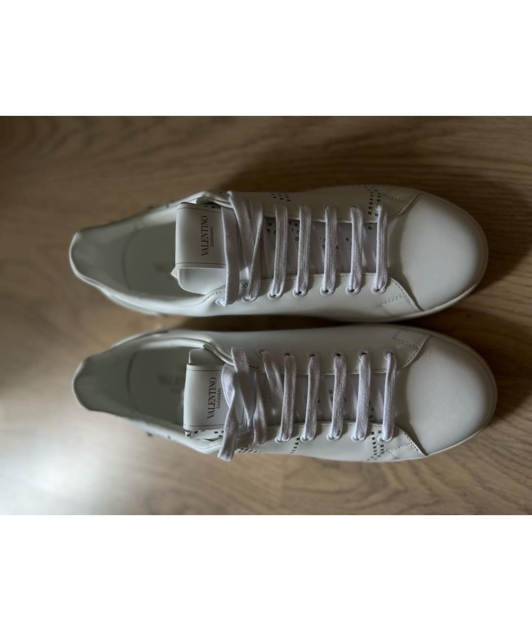 VALENTINO Белые кожаные низкие кроссовки / кеды, фото 2