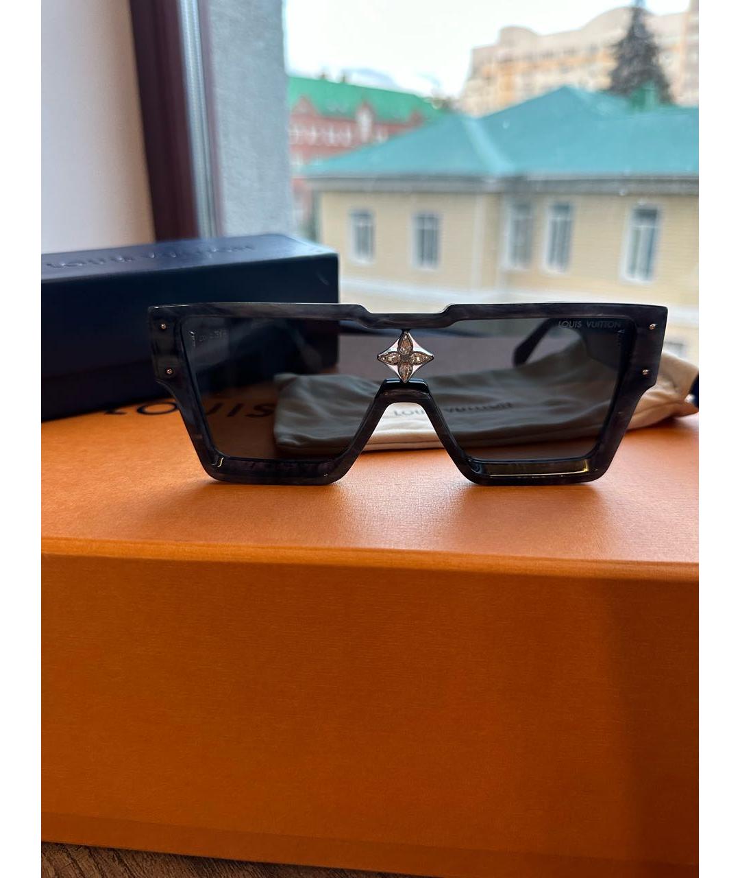 LOUIS VUITTON PRE-OWNED Серые солнцезащитные очки, фото 6