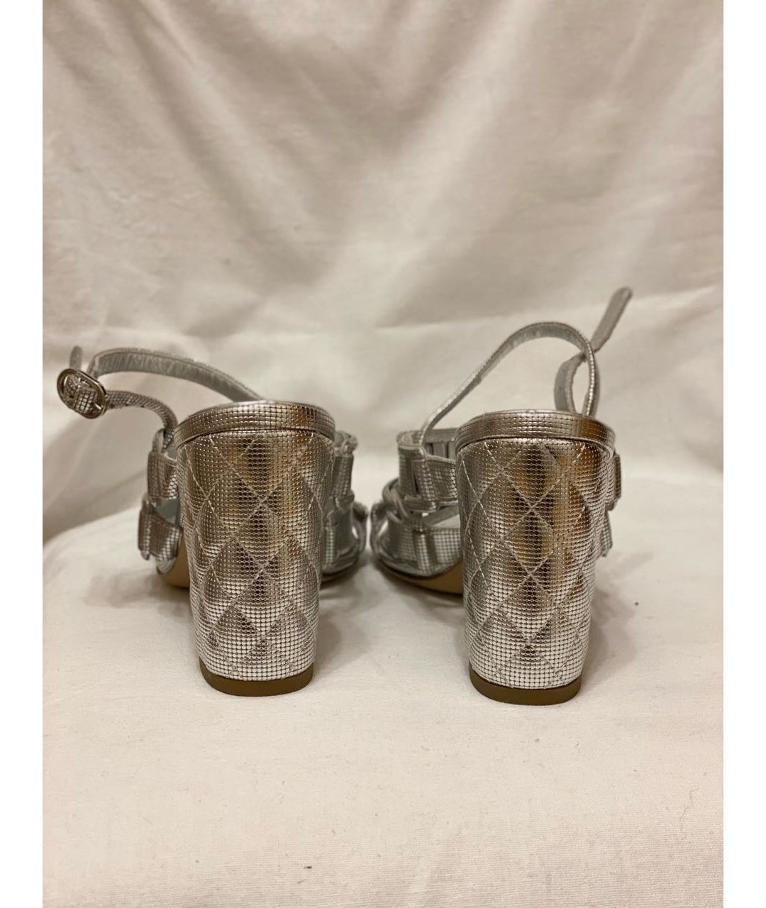 CHANEL PRE-OWNED Серебряные кожаные босоножки, фото 4