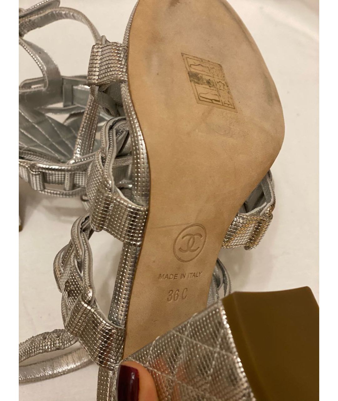 CHANEL PRE-OWNED Серебряные кожаные босоножки, фото 5