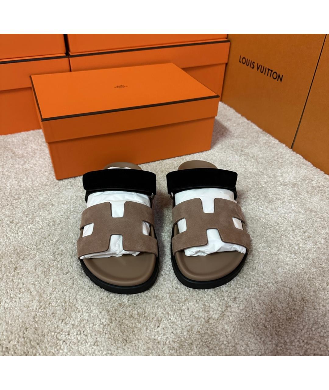 HERMES Бежевые замшевые сандалии, фото 3