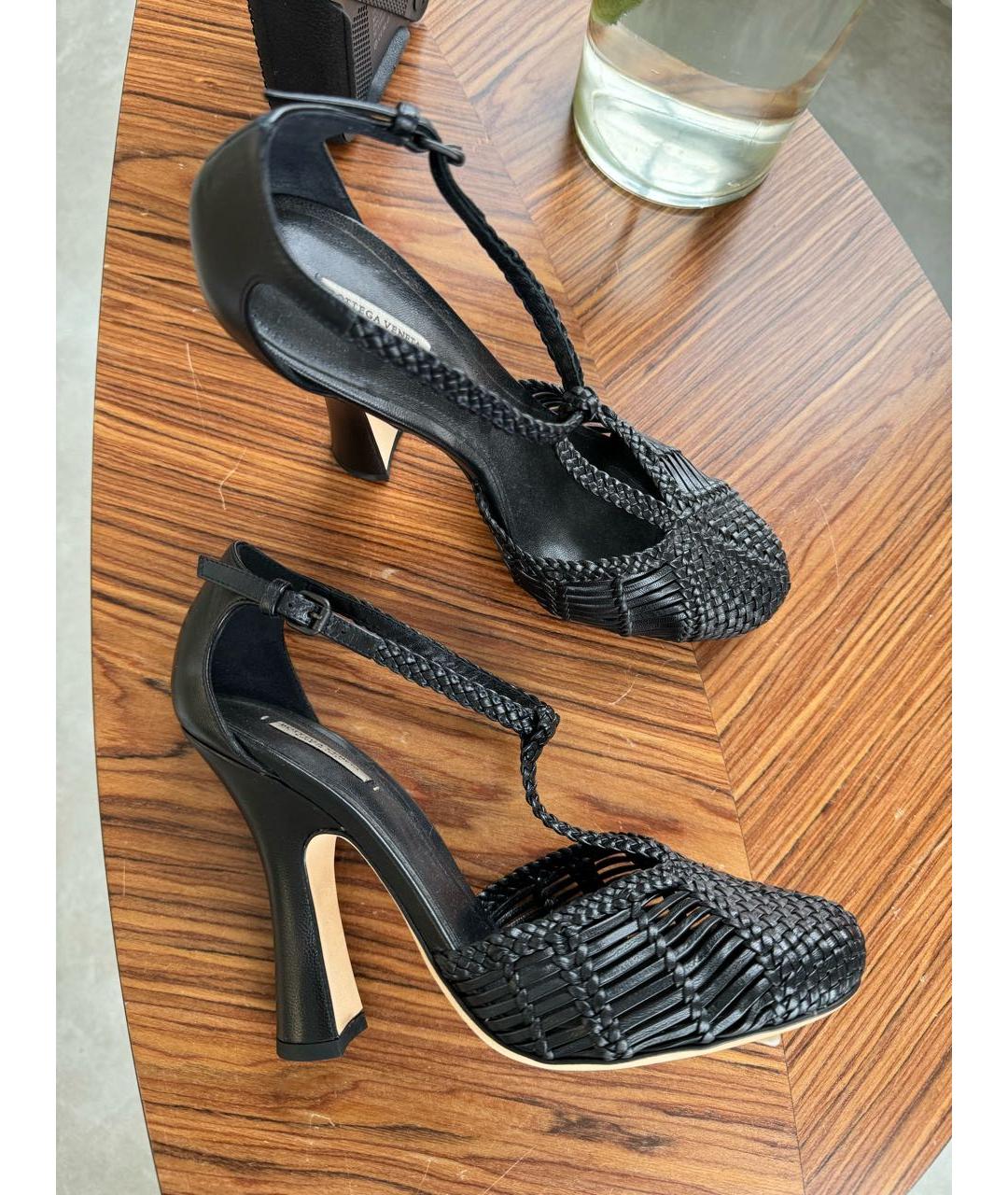 BOTTEGA VENETA Черные кожаные босоножки, фото 2