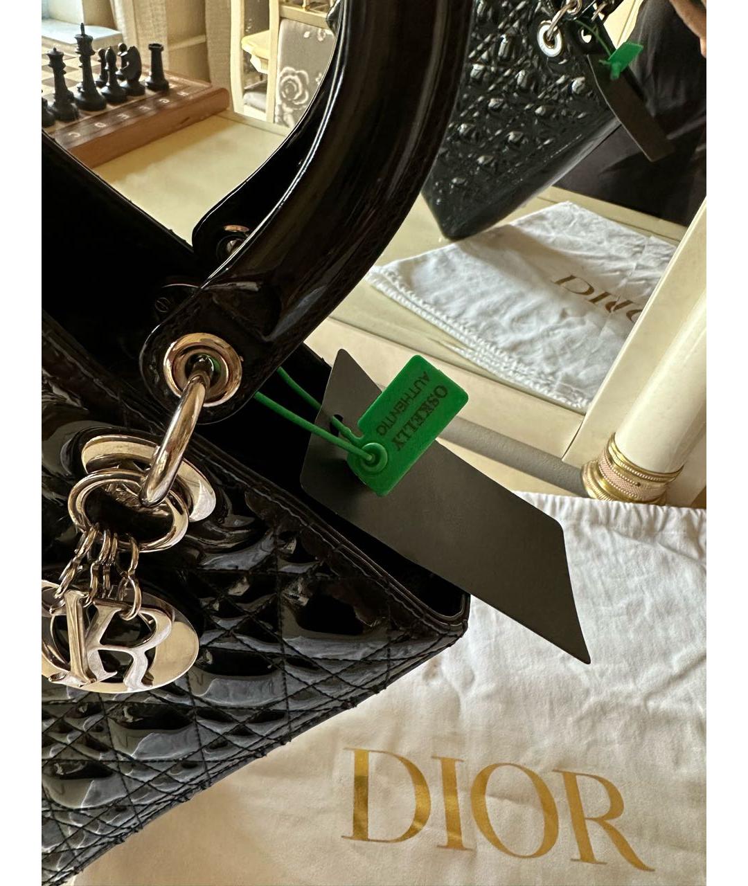 CHRISTIAN DIOR Черная сумка с короткими ручками из лакированной кожи, фото 4