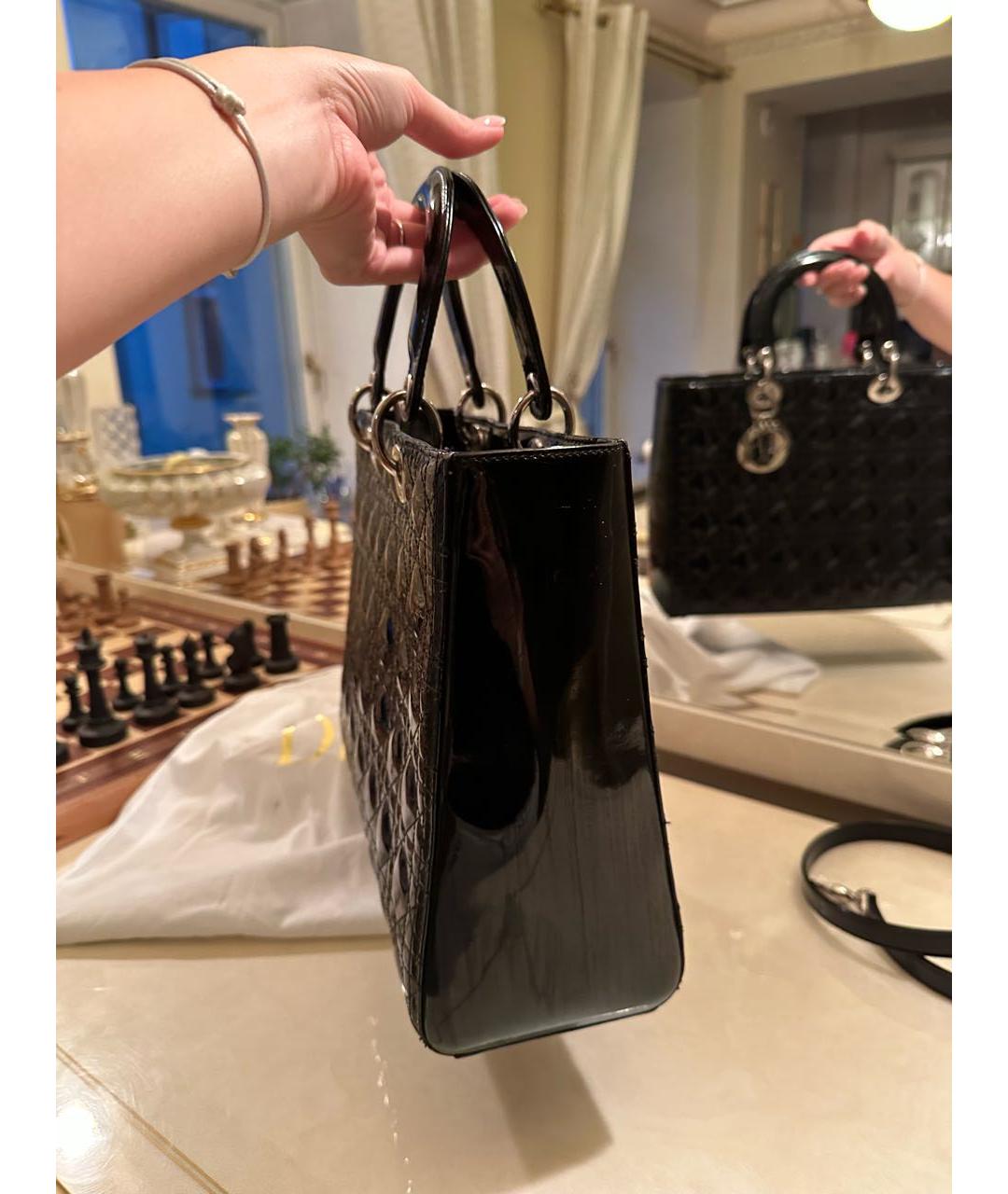 CHRISTIAN DIOR Черная сумка с короткими ручками из лакированной кожи, фото 5