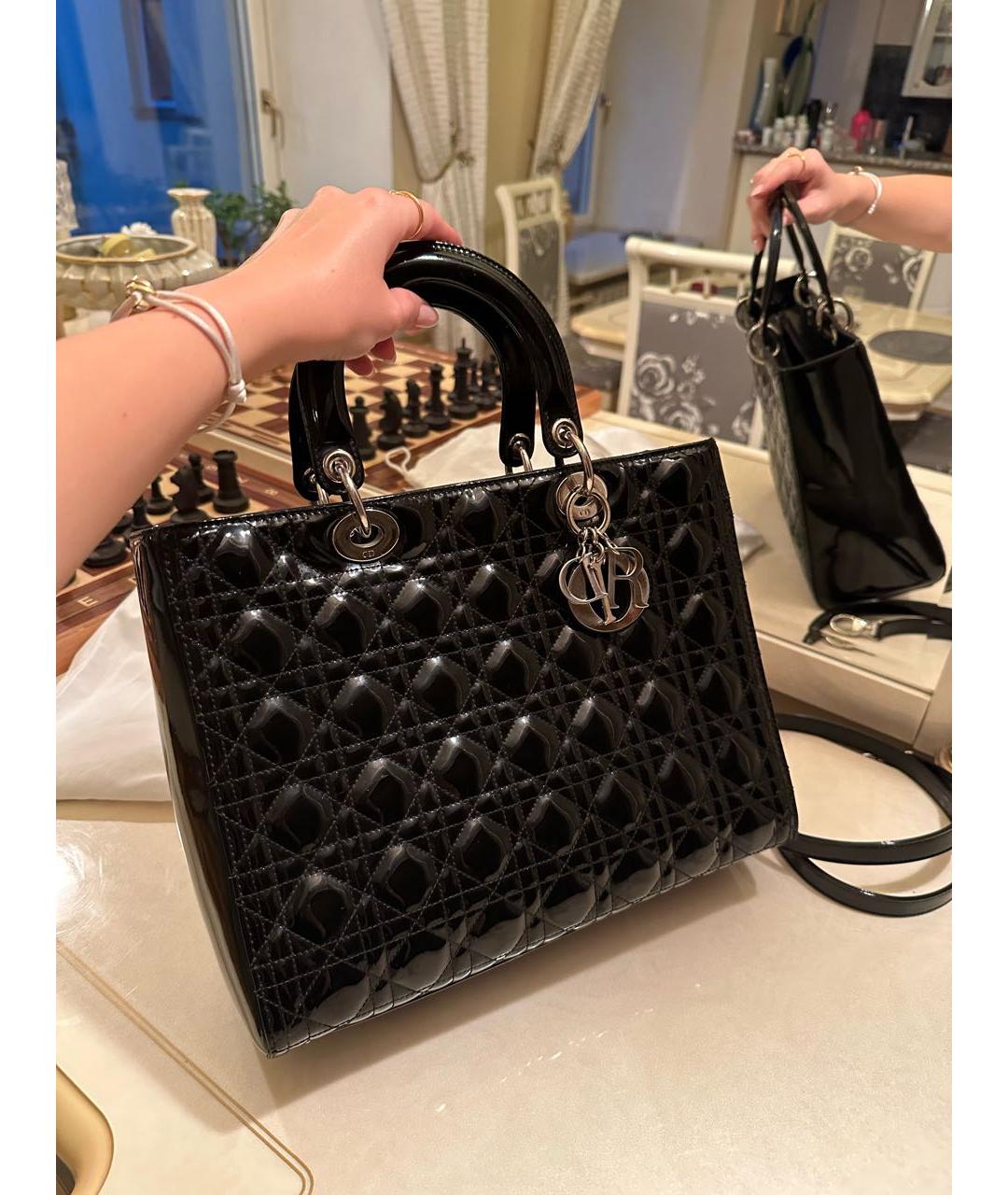 CHRISTIAN DIOR Черная сумка с короткими ручками из лакированной кожи, фото 7