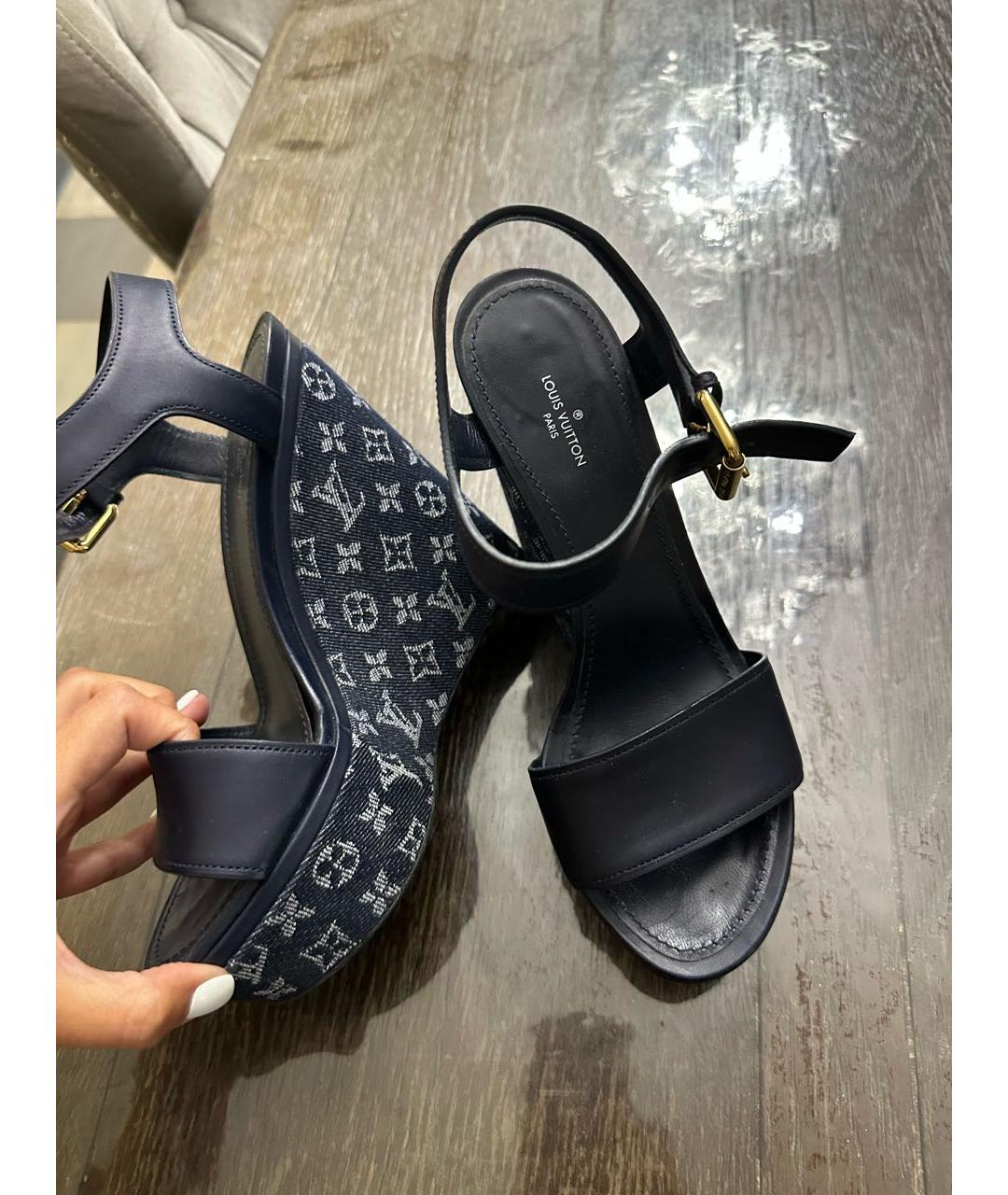 LOUIS VUITTON Синие текстильные босоножки, фото 5