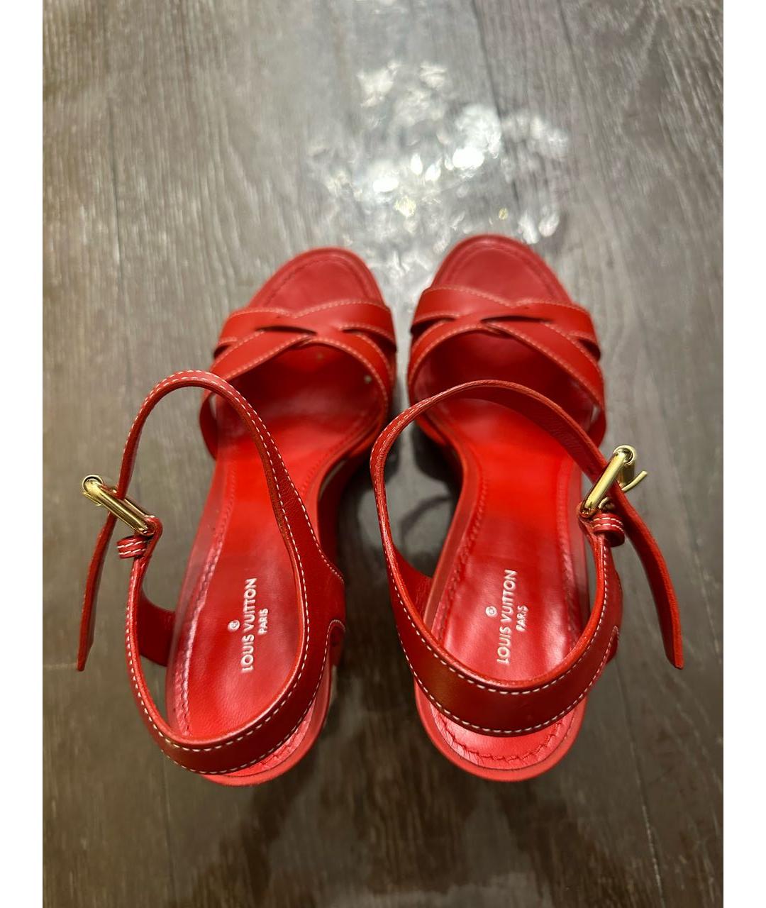 LOUIS VUITTON Красные босоножки, фото 3