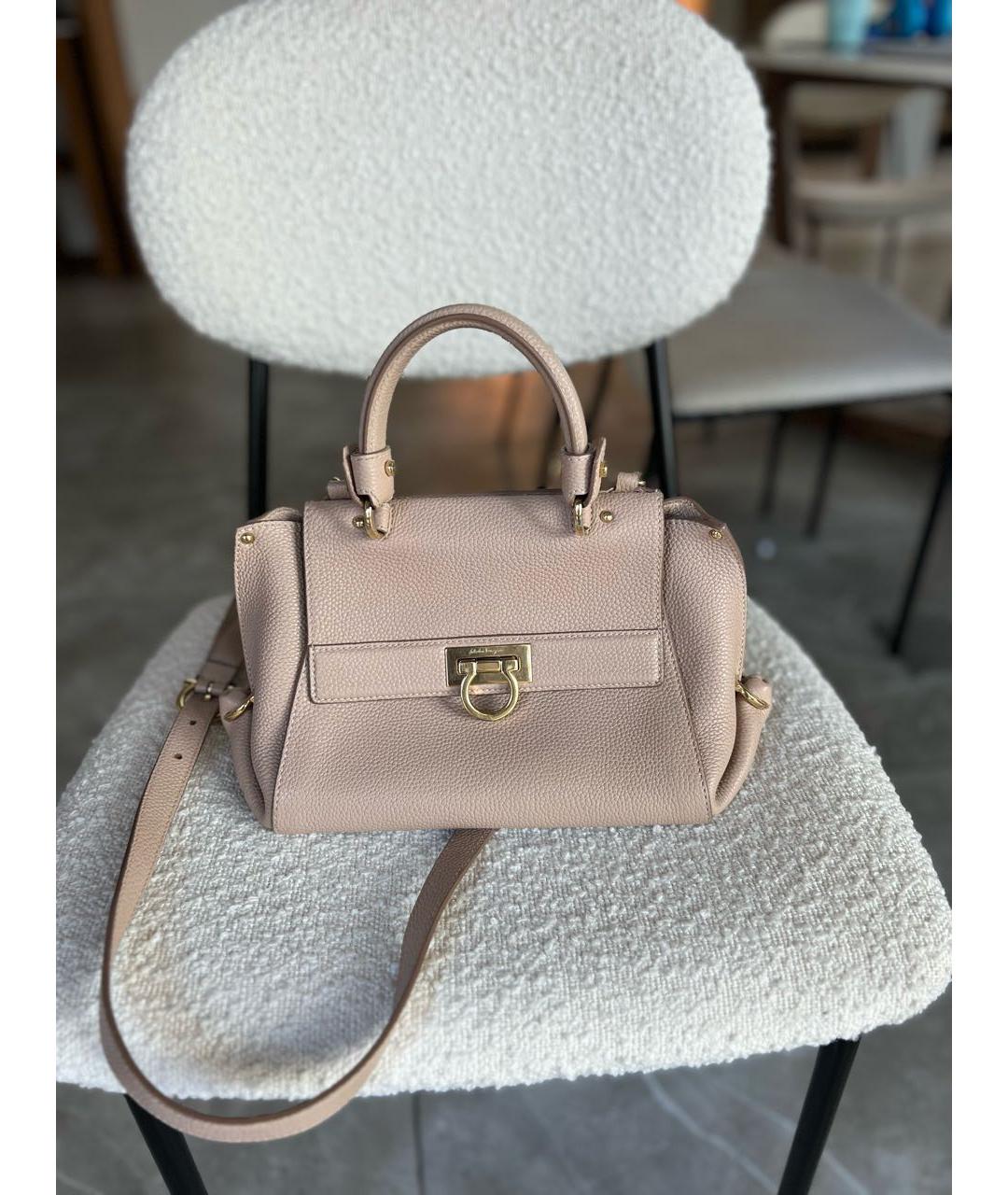 FERRAGAMO Бежевая кожаная сумка с короткими ручками, фото 6