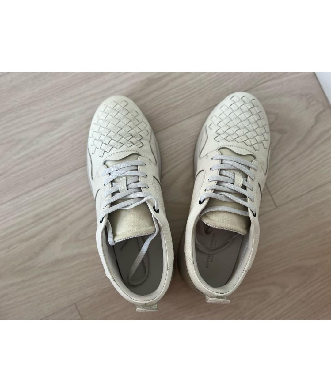 BOTTEGA VENETA Белые кожаные низкие кроссовки / кеды, фото 3