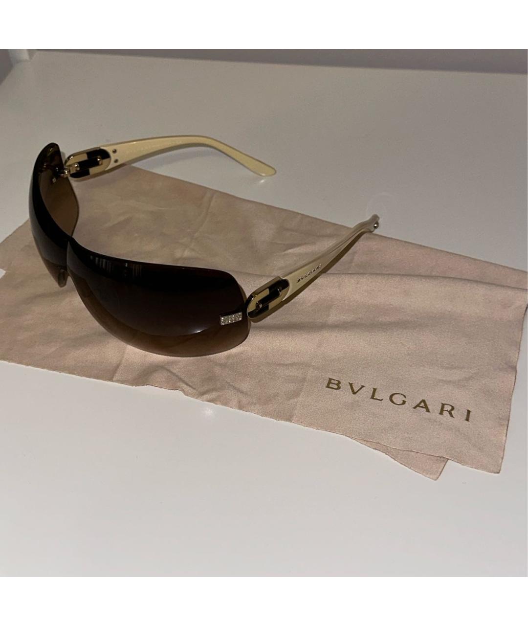 BVLGARI Бежевые пластиковые солнцезащитные очки, фото 6