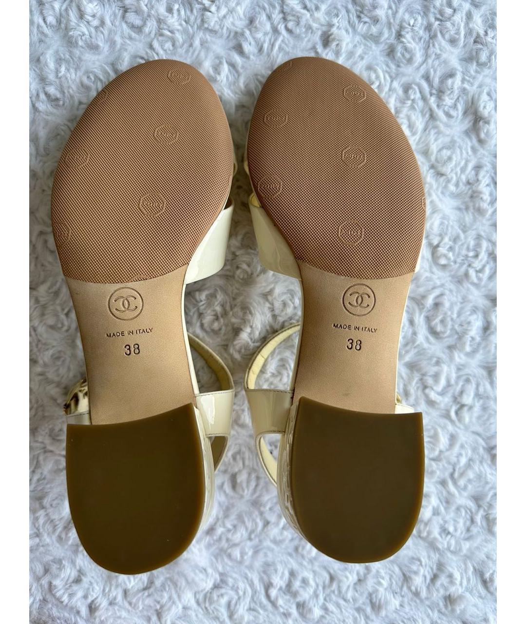 CHANEL Белые босоножки из лакированной кожи, фото 7