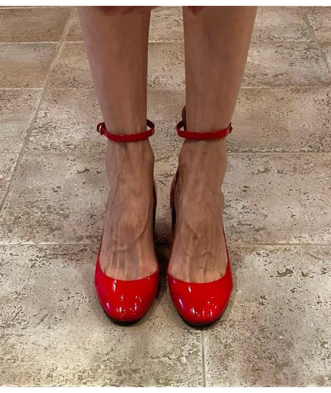 VALENTINO Красные лодочки на низком каблуке из лакированной кожи, фото 8