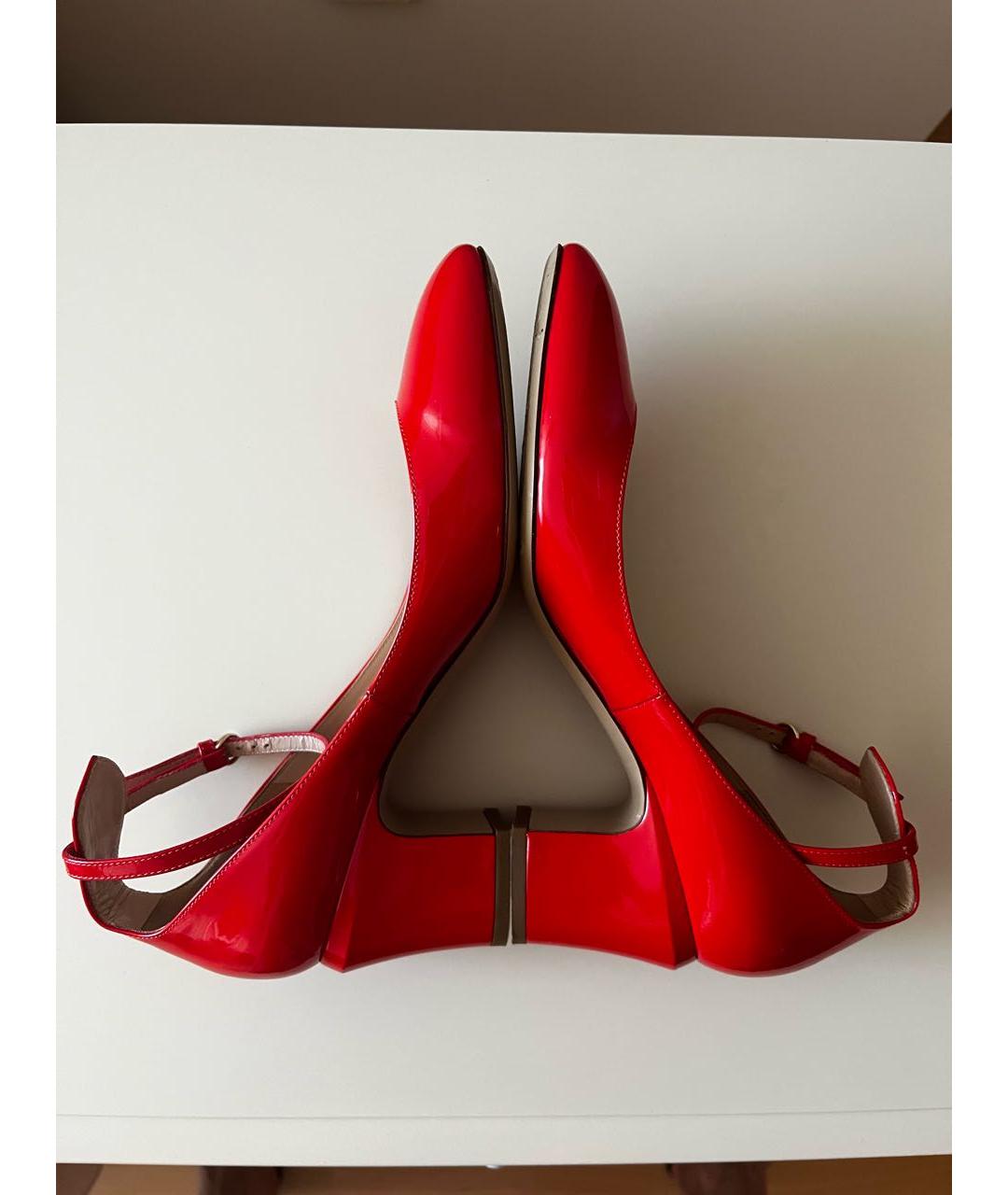VALENTINO Красные лодочки на низком каблуке из лакированной кожи, фото 6