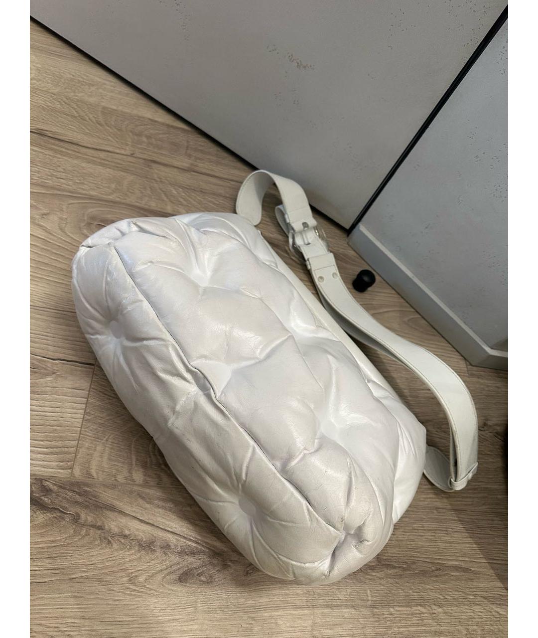 MAISON MARGIELA Белая сумка тоут из лакированной кожи, фото 2