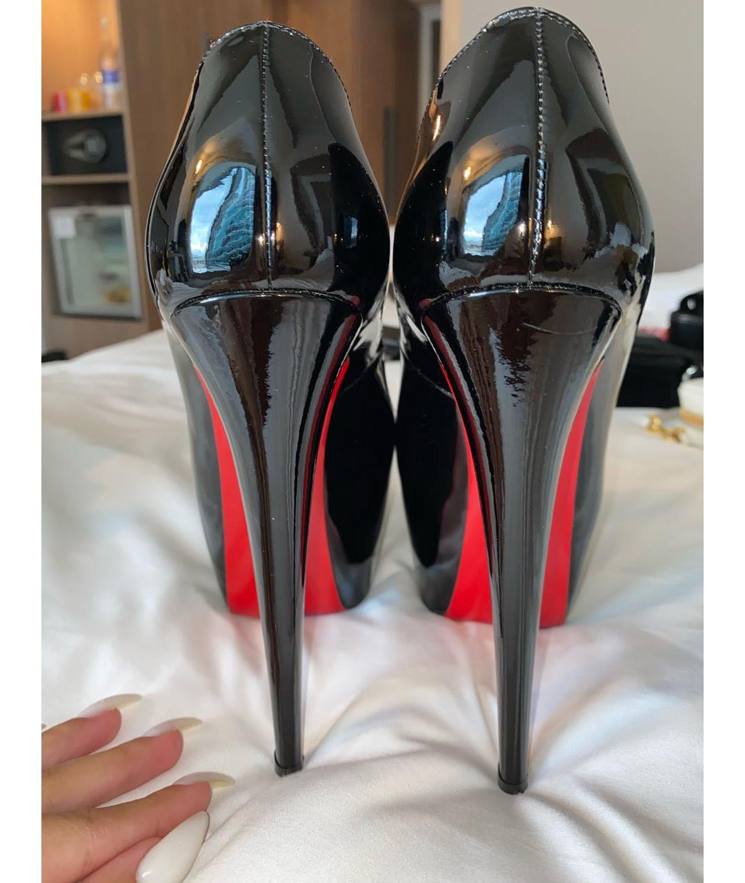 CHRISTIAN LOUBOUTIN Черные туфли из лакированной кожи, фото 4