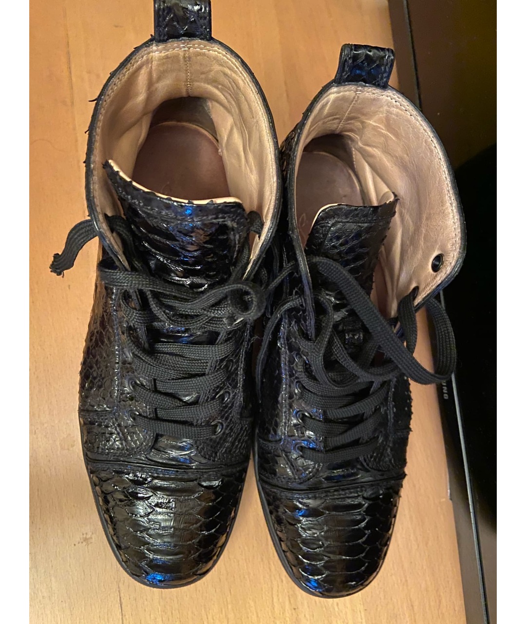 CHRISTIAN LOUBOUTIN Черные высокие кроссовки / кеды из экзотической кожи, фото 2